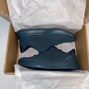 Kizik Lima Unisex Wide Athletic Shoe